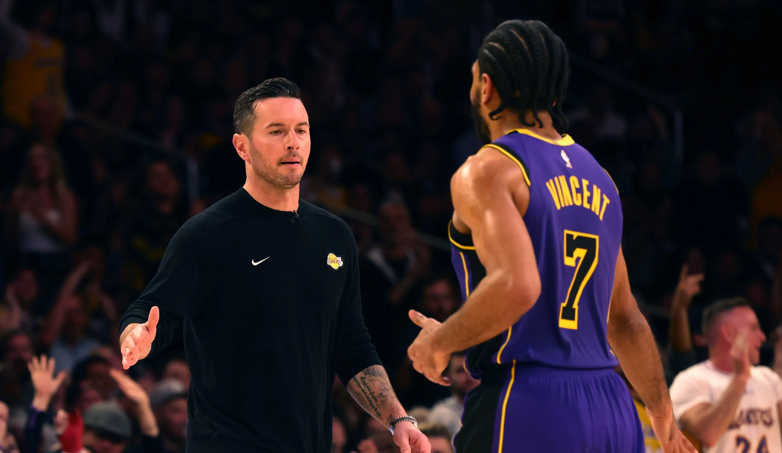 湖人队主帅调整战术,全力备战总决赛 湖人队主帅调整战术,全力备战总决赛