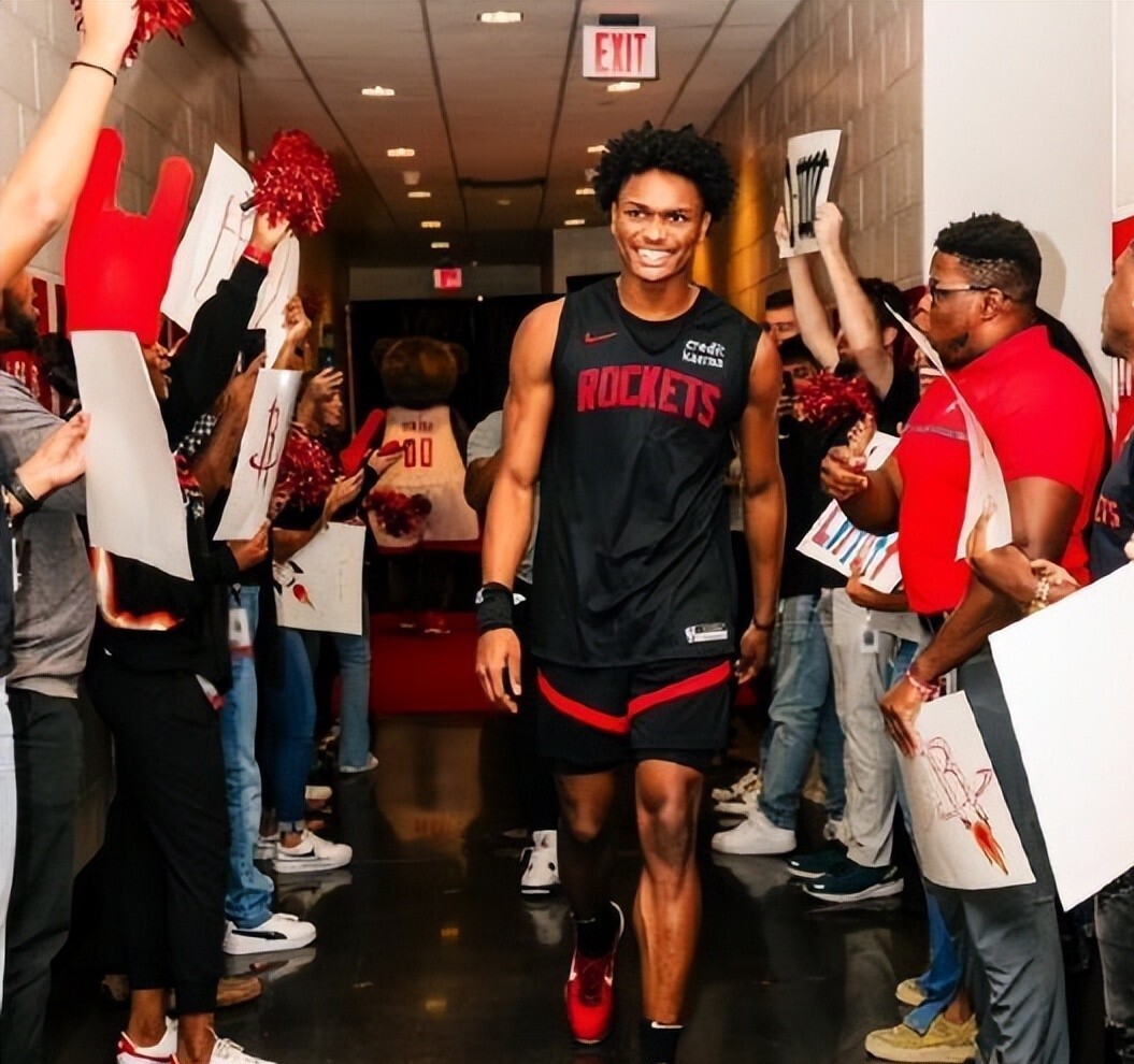 火箭队签下大牌球员，备战新赛季