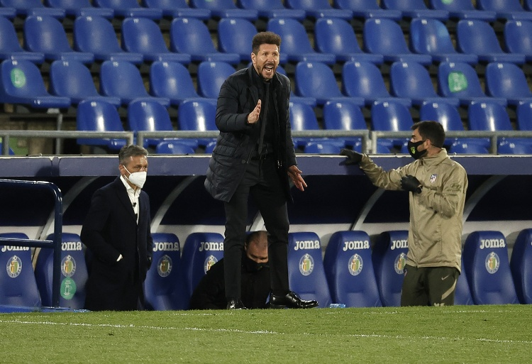 九游官网-里尔球迷奔赴客场助威,精神抖擞