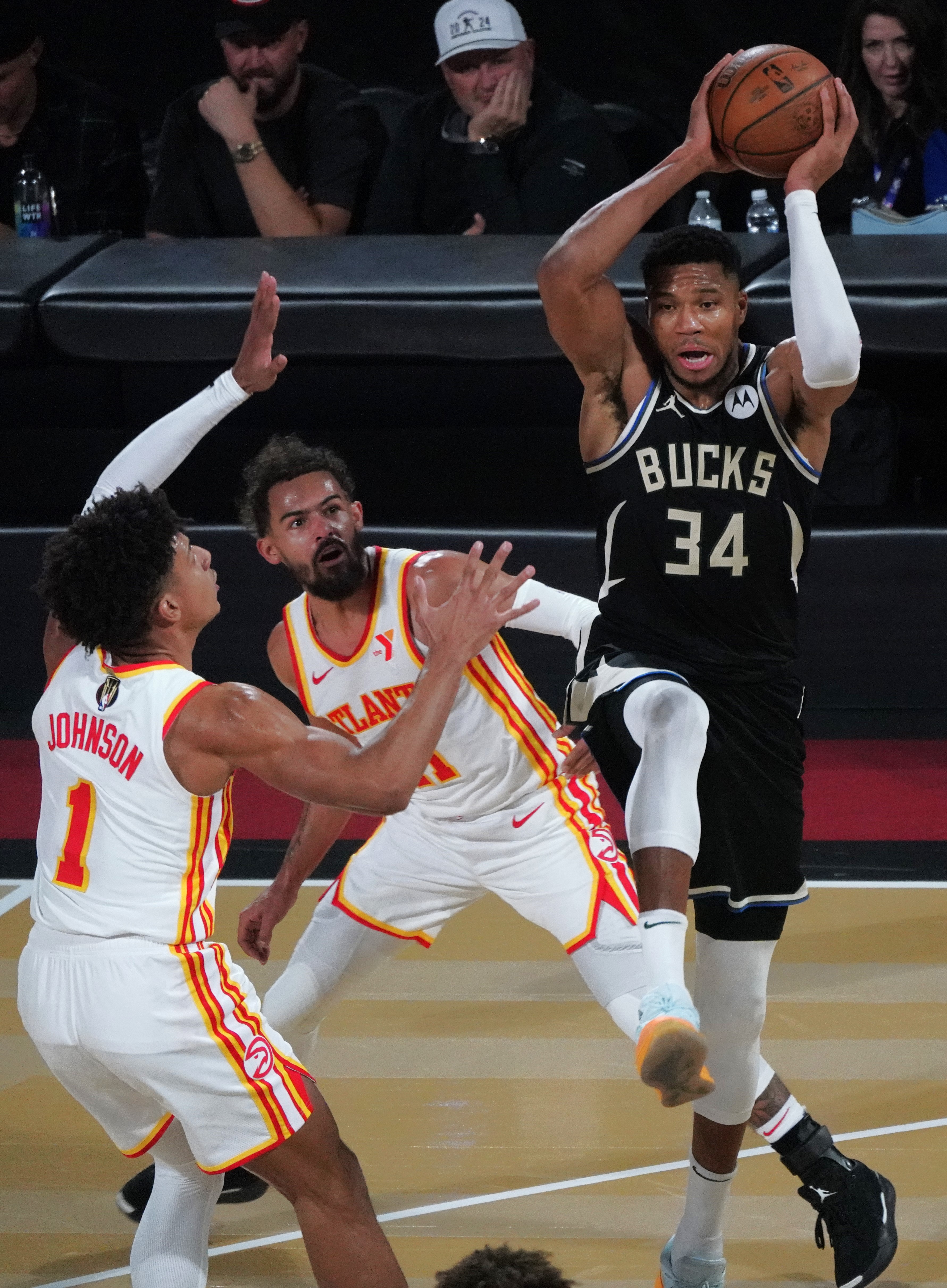 九游体育官方入口-雄鹿翻盘掘金,布拉德利统治全场的简单介绍